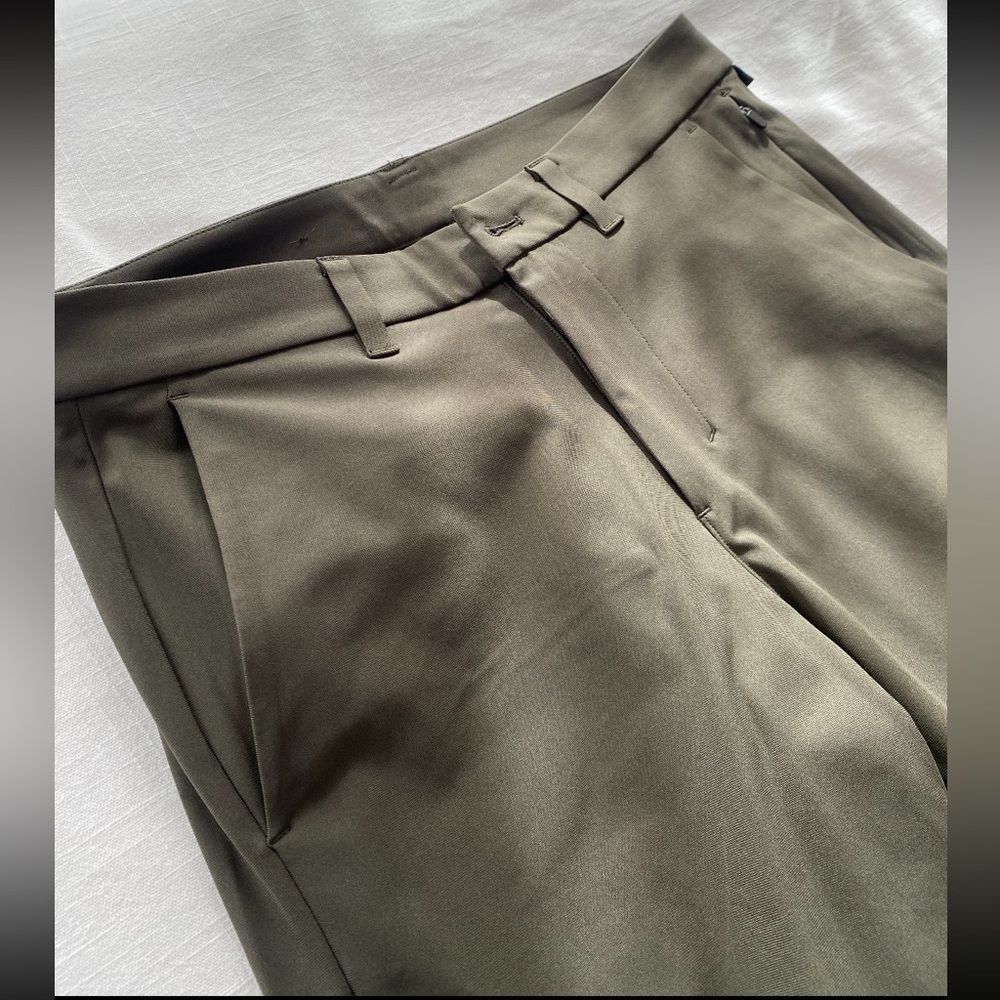 Lululemon Commission Slim Fit Pant Warpstreme Online Only. Size 30/32. Olive.